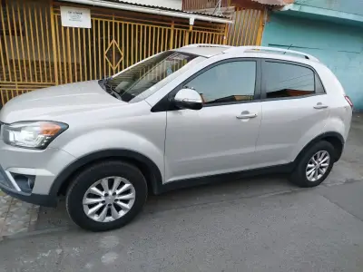 SUV SsangYong Korando 2017 en buen estado - miniatura 1