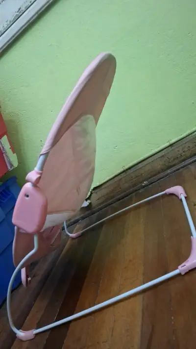 Silla mecedora para bebé color rosa - miniatura 1