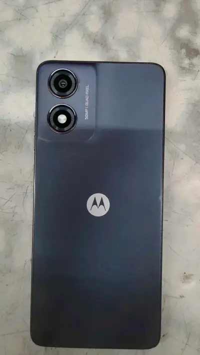 Smartphone Motorola con doble cámara trasera - miniatura 2