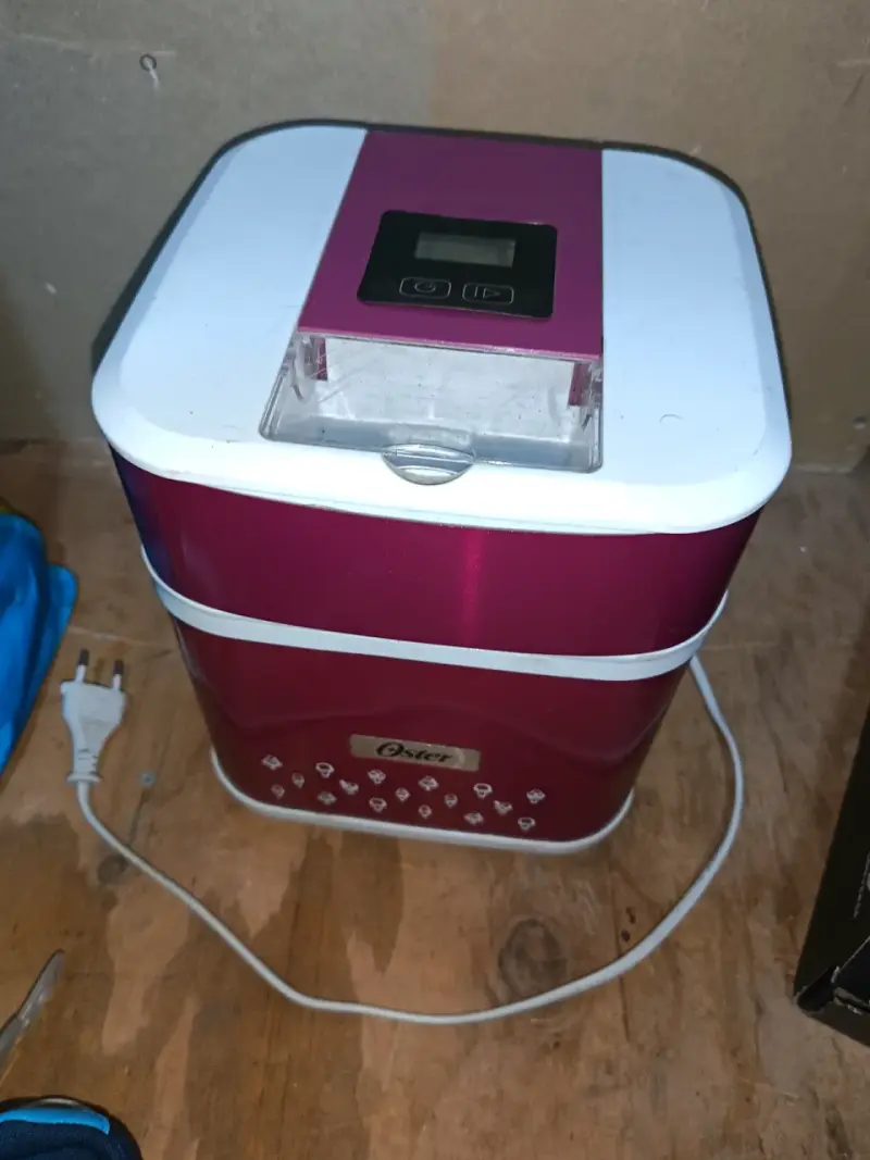 Máquina para hacer helados Oster roja - 1