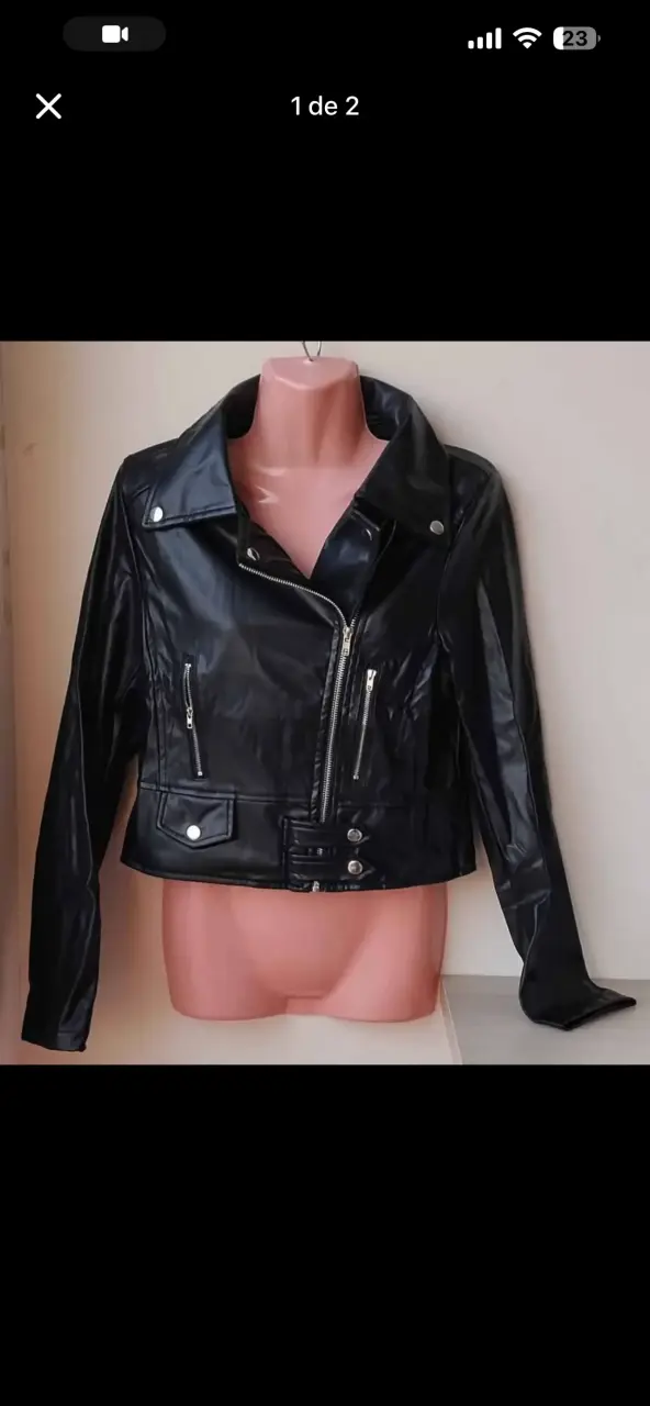 Chaqueta de cuero negra estilo biker