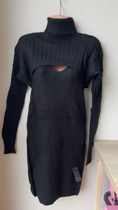 Vestido negro de lanilla - miniatura 1