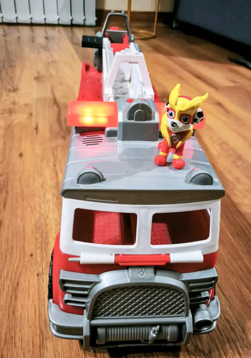 Camión de Bomberos de Juguete con Figura - 2