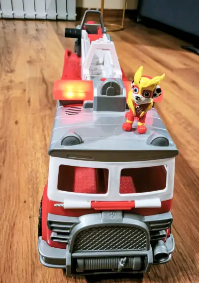 Camión de Bomberos de Juguete con Figura - miniatura 2