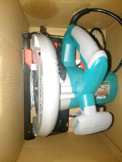 Sierra Circular Total 1400W con Accesorios - miniatura 2
