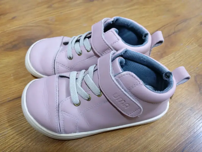 Zapatillas rosadas marca Uma - 2