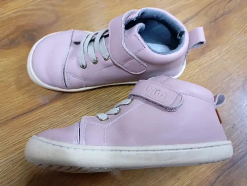 Zapatillas rosadas marca Uma - 3