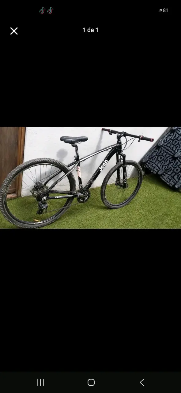 Bicicleta Jeep montaña negra en buen estado