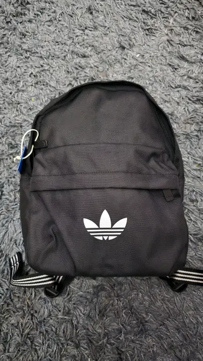 Mochila negra Adidas con logo clásico - miniatura 1