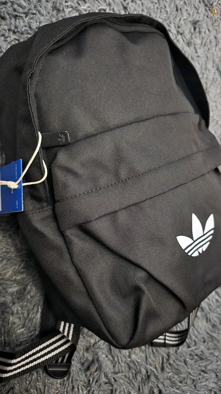 Mochila negra Adidas con logo clásico - 2