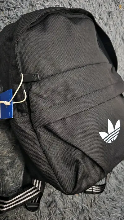 Mochila negra Adidas con logo clásico - miniatura 2