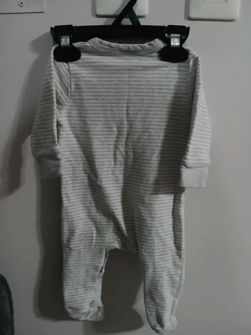 Pijama de bebé a rayas con jirafa - 3