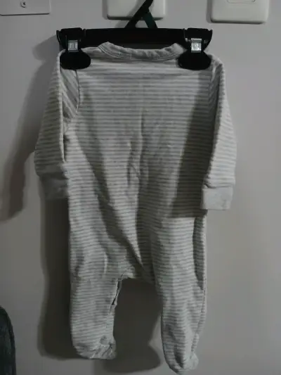 Pijama de bebé a rayas con jirafa - miniatura 3