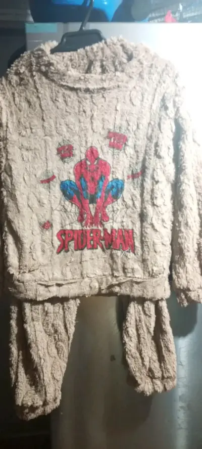 Pijama infantil de polar con diseño de Spiderman - miniatura 3