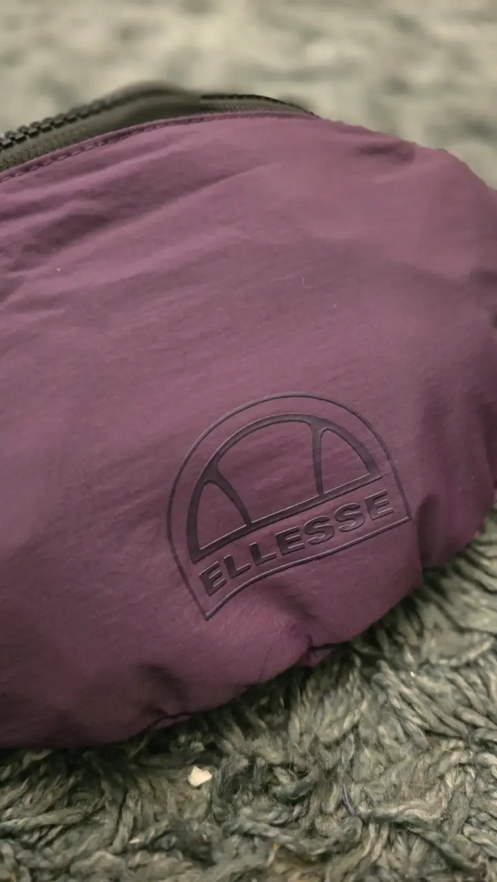 Riñonera morada Ellesse con logo visible - 2