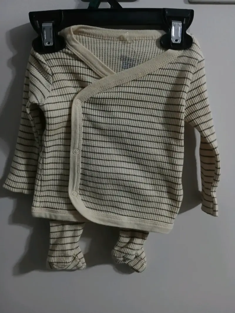 Conjunto de bebé a rayas beige - 2