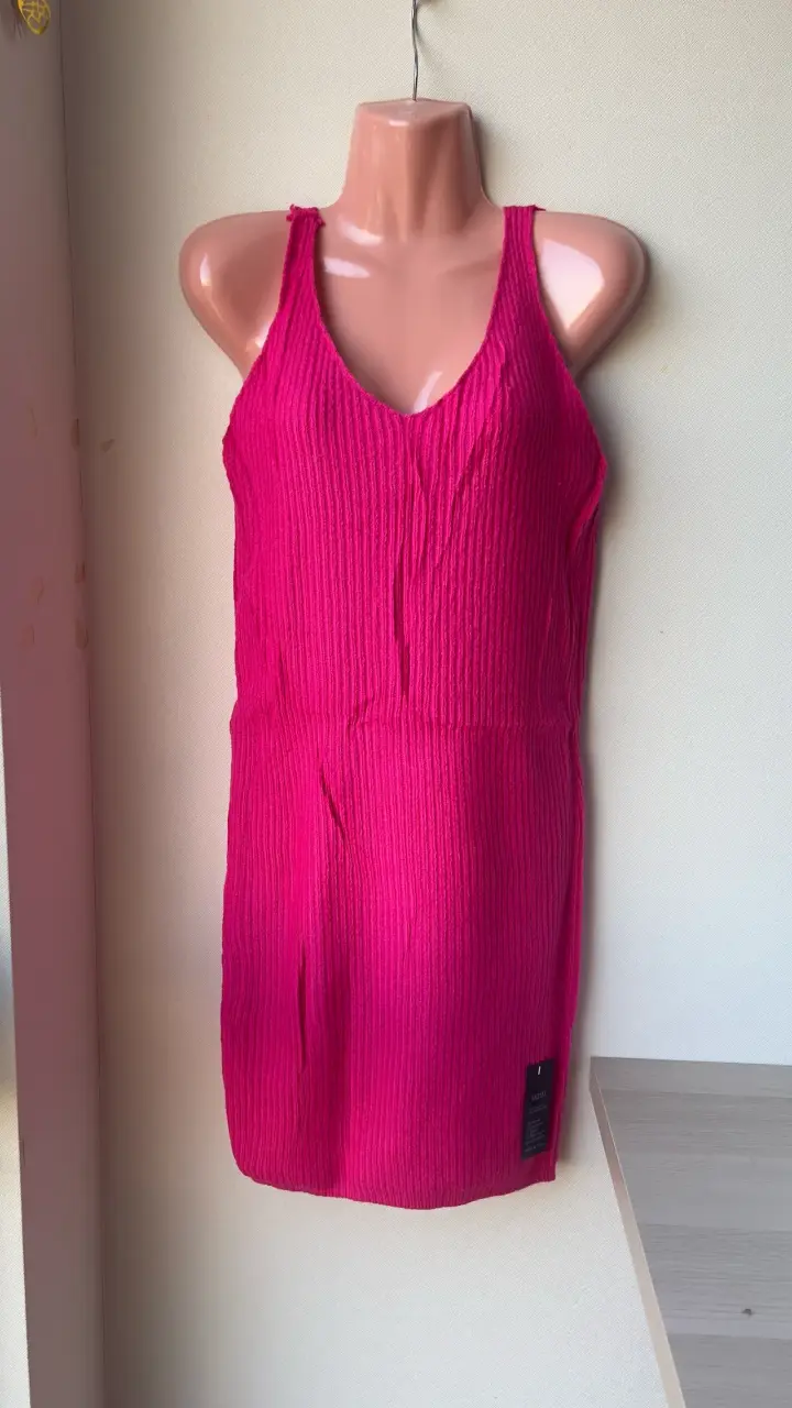 Vestido de punto fucsia con cuello alto - 2
