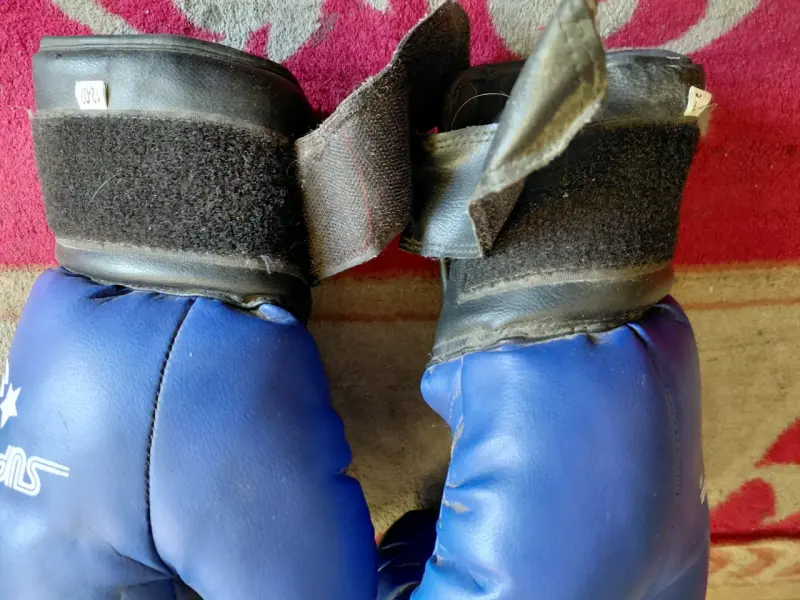 Guantes de entrenamiento de kick boxing 12 onzas - 4