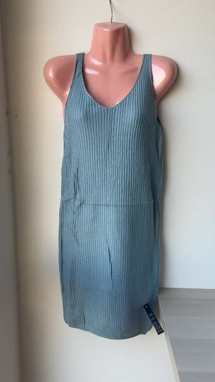 Vestido de punto azul con cuello alto - 2