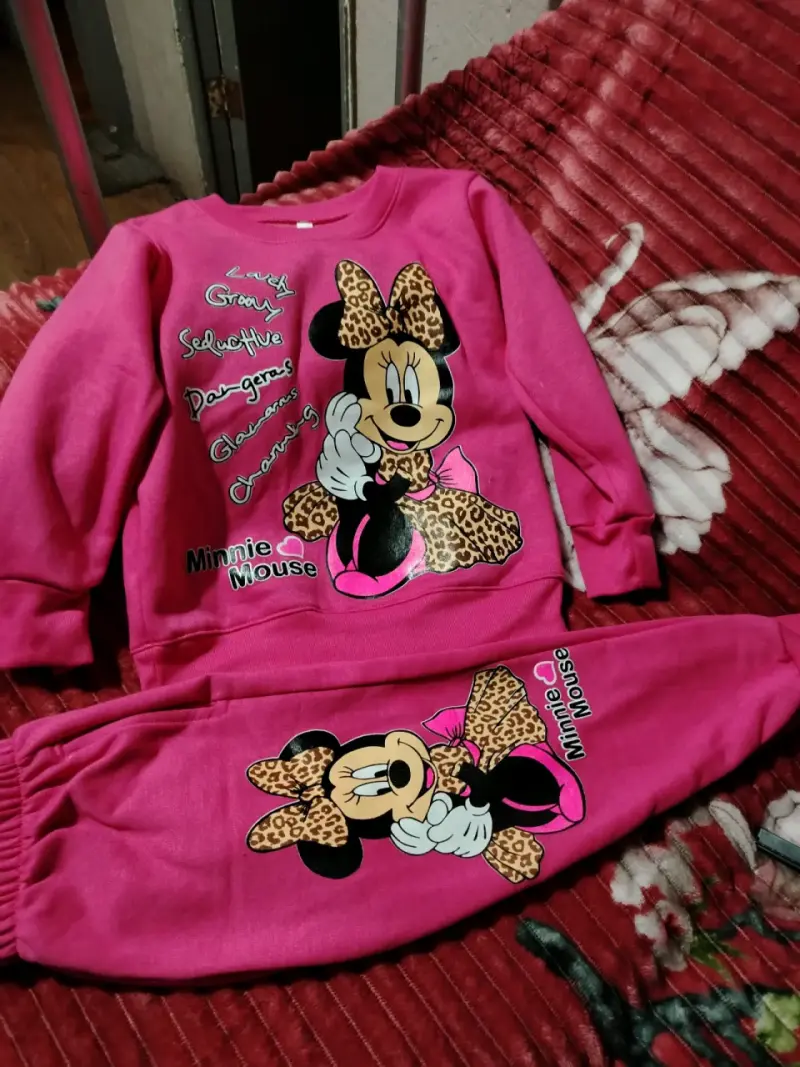 Conjunto de niña Minnie Mouse rosa con estampado