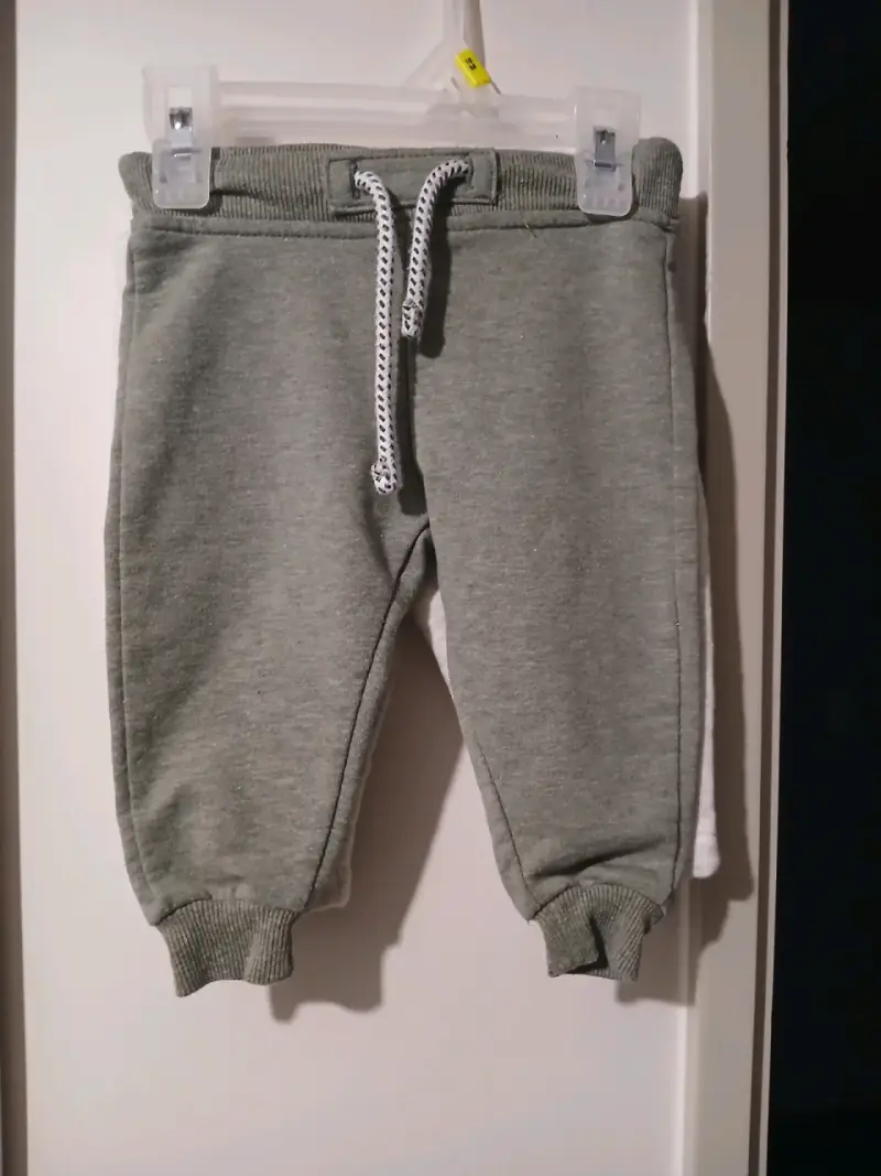 Pantalones de bebé Ficcus talla 6M verde - 2
