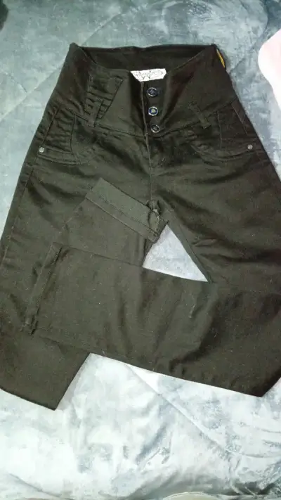 Pantalones negros de mujer con cintura alta - miniatura 1