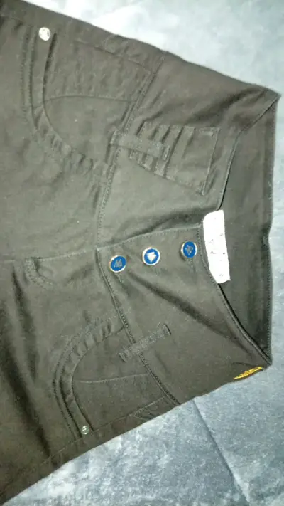 Pantalones negros de mujer con cintura alta - miniatura 3