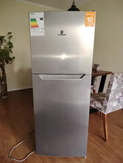 Refrigerador Mademsa de dos puertas en buen estado - miniatura 1