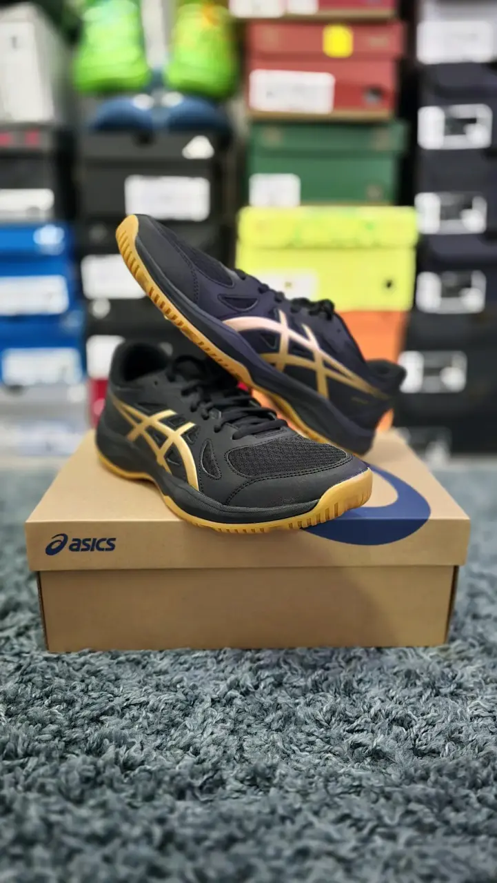 Zapatillas deportivas Asics negras y doradas - 4