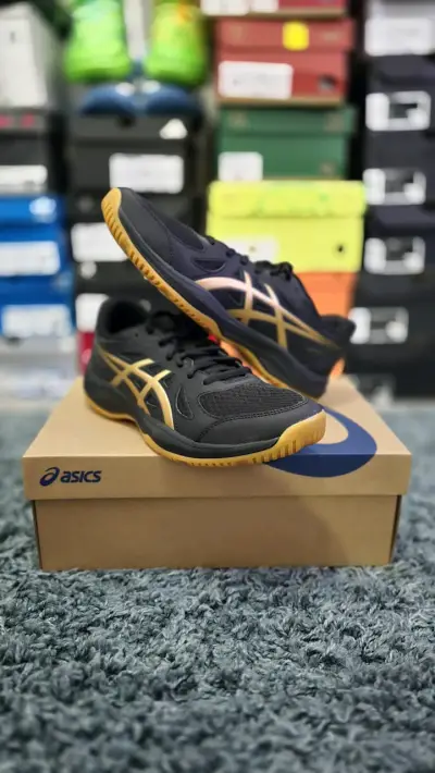 Zapatillas deportivas Asics negras y doradas - miniatura 4