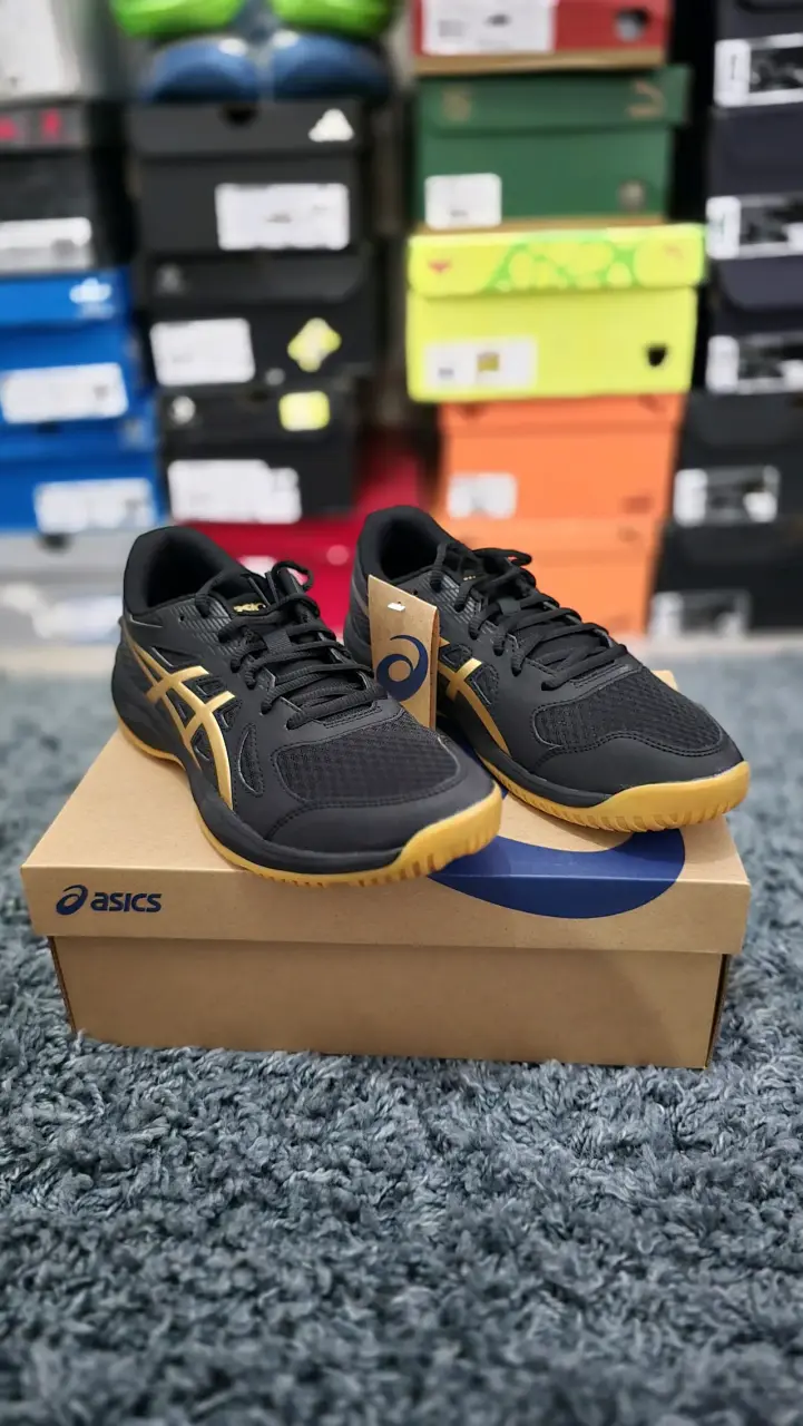 Zapatillas deportivas Asics negras y doradas - 5