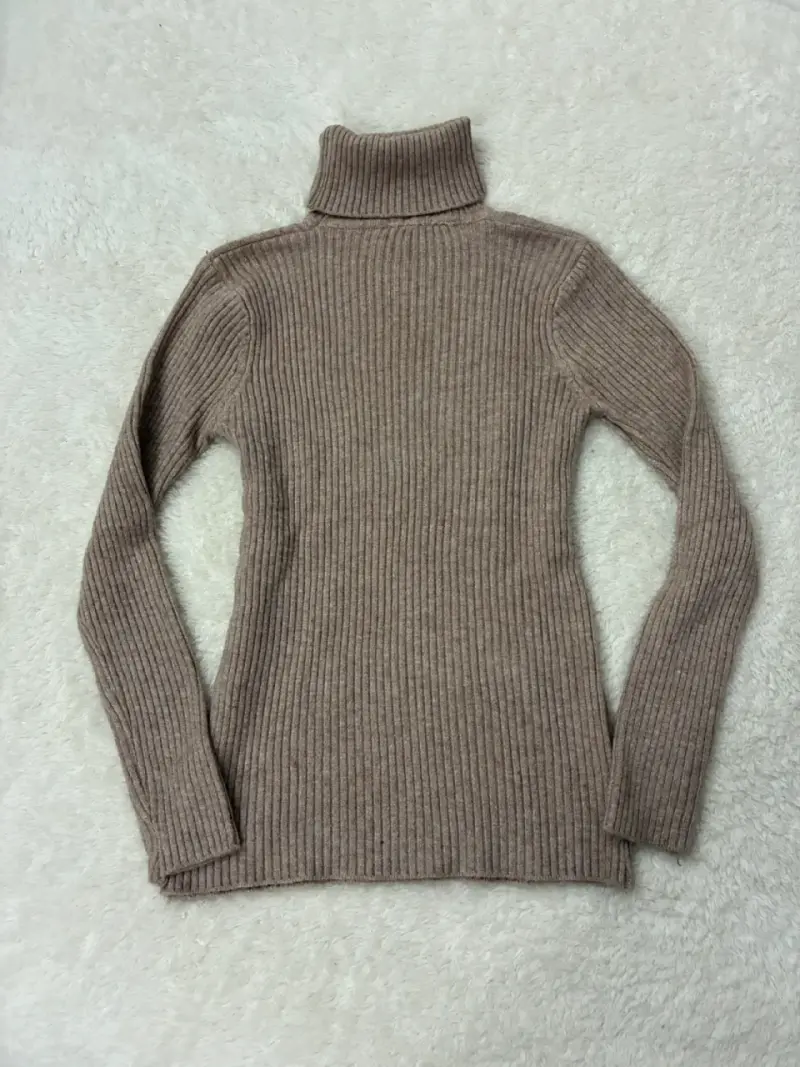 Suéter de cuello alto marrón para mujer - 2