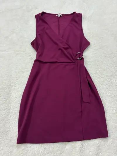 Vestido sin mangas burdeos con hebilla - miniatura 1