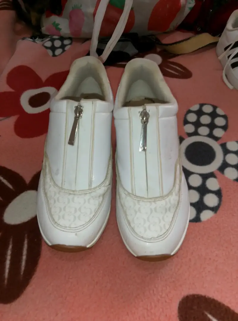 Zapatillas blancas de cuero con cierre para mujer - 1