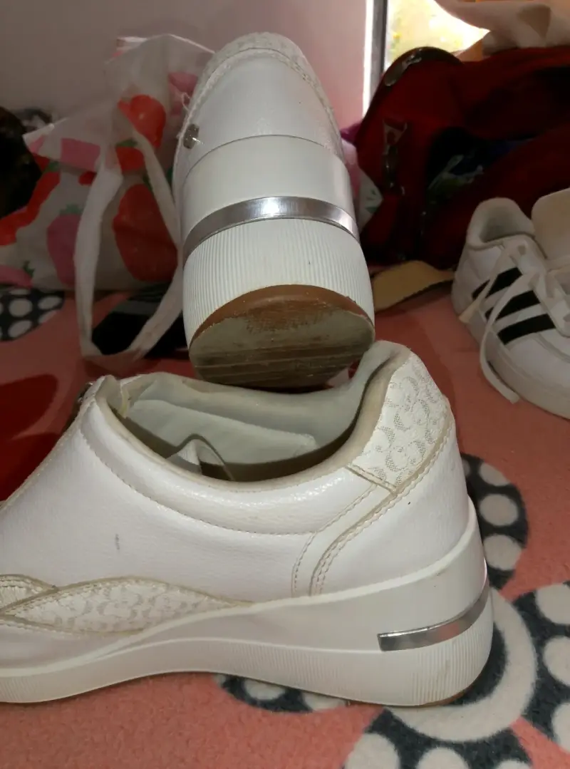 Zapatillas blancas de cuero con cierre para mujer - 2