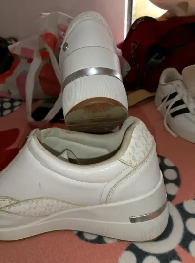 Zapatillas blancas de cuero con cierre para mujer - miniatura 2