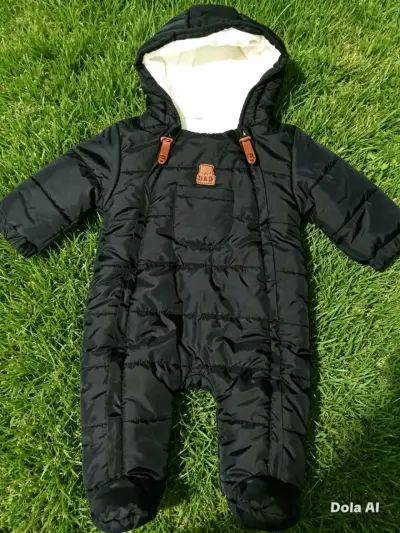 Enterito de invierno para bebé negro con capucha - miniatura 1