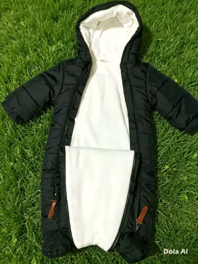 Enterito de invierno para bebé negro con capucha - miniatura 2