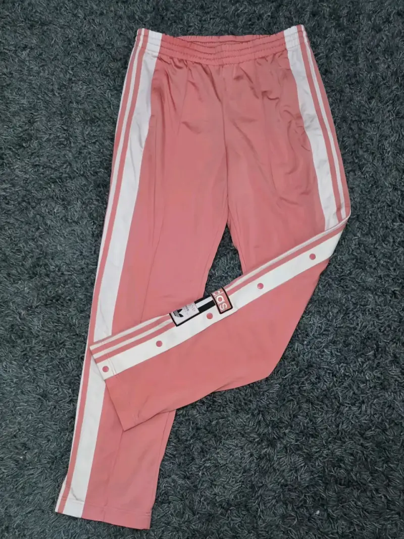 Pantalon deportivos rosas Adidas con botones