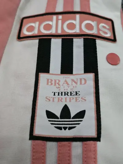 Pantalon deportivos rosas Adidas con botones - miniatura 2