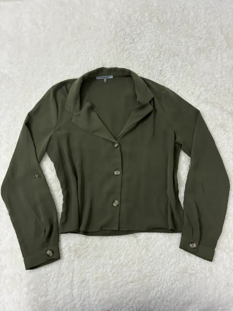 Blusa verde oliva manga larga Basement - 1