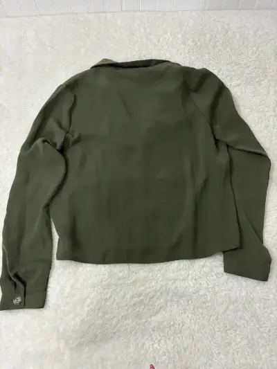 Blusa verde oliva manga larga Basement - miniatura 2