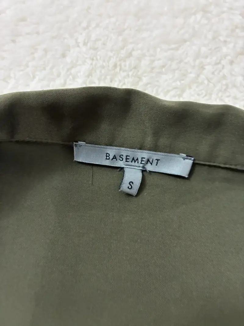 Blusa verde oliva manga larga Basement - 3