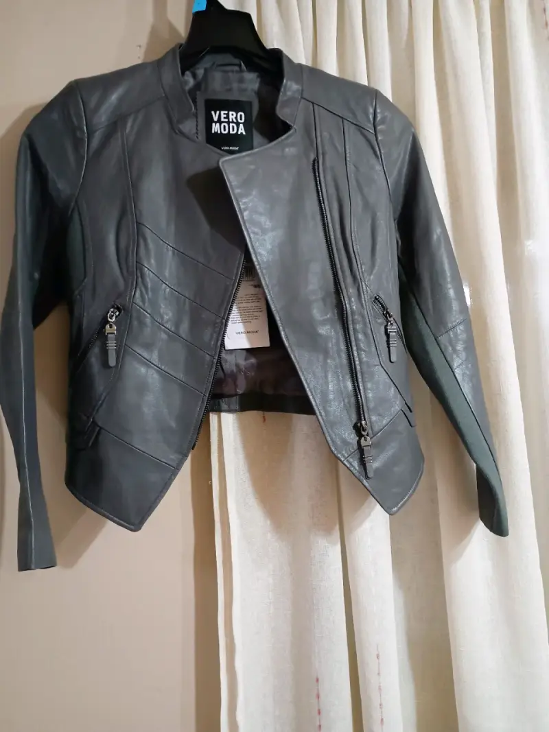 Chaqueta acolchada blanca para niña