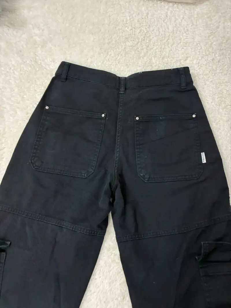 Jeans negros con diseño deshilachado - 3