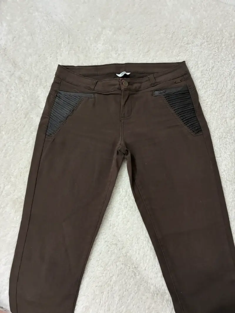 Pantalones marrones detalles en cuero para homb - 2