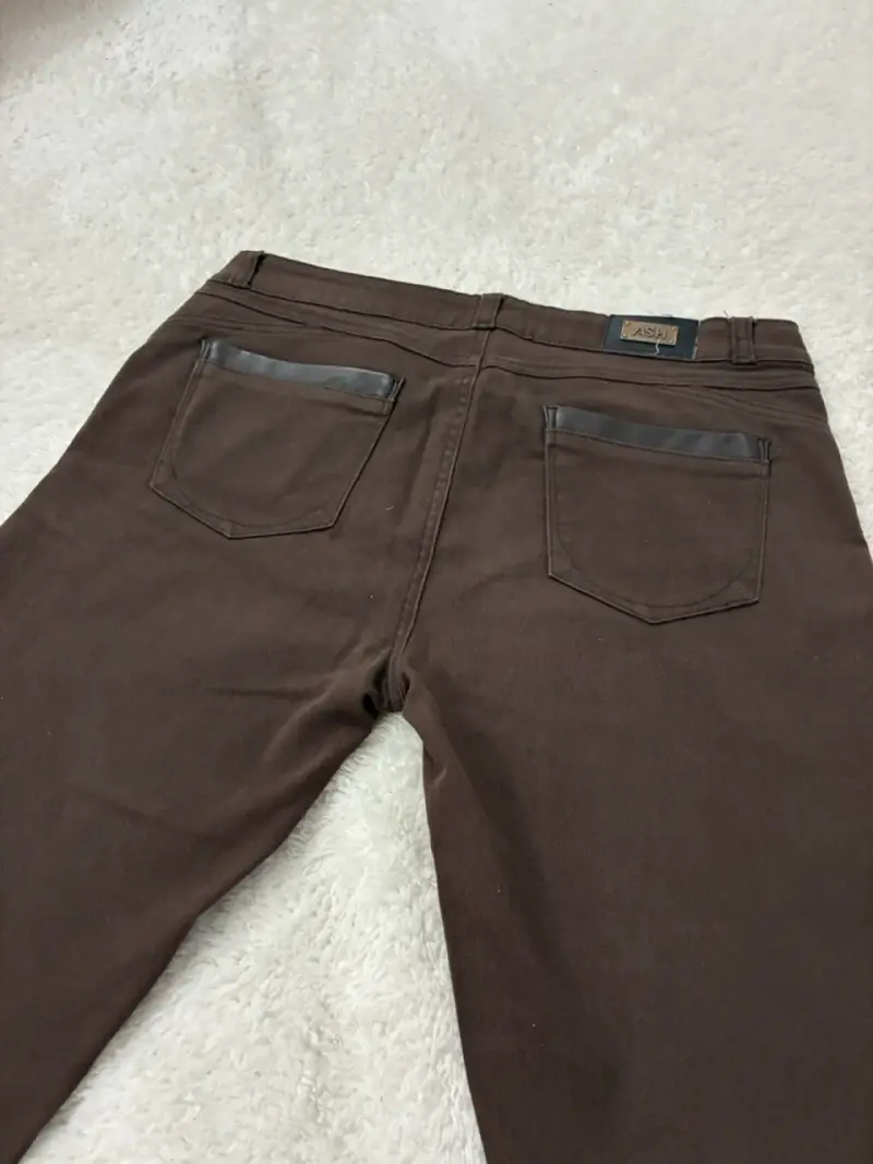 Pantalones marrones detalles en cuero para homb - 3