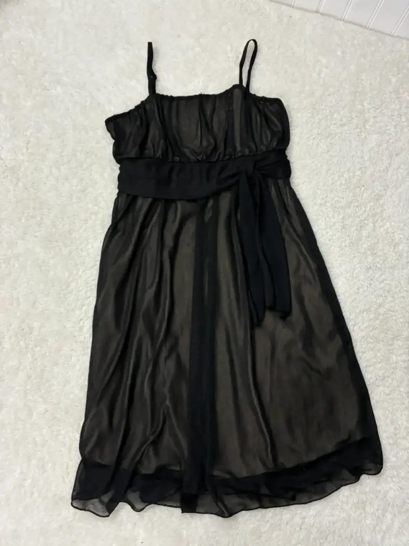 Vestido negro de fiesta con tirantes - 1