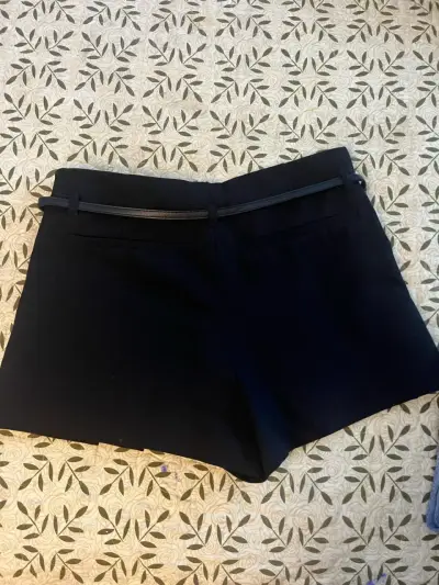 Falda Shorts negros con cinturón para mujer - miniatura 2