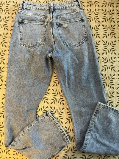 Jeans de mezclilla hym azul con roturas para mujer - miniatura 2